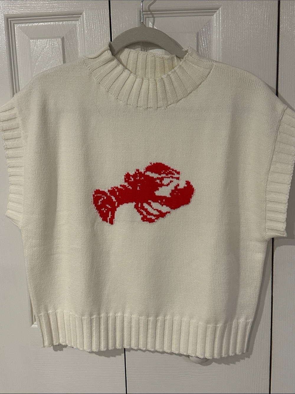 entro Cream Knit Short-Sleeve Sweater with Red Lobster Motif | NWOT